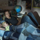 Connor Corum (Colton) y Greg Kinnear (Todd), en una escena del filme.