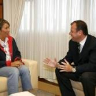 Antonio Sulván en la reunión con la alcaldesa Carmen González Guinda