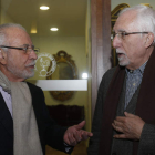 Los escritores y académicos leoneses José María Merino y Luis Mateo Díez. JESÚS F. SALVADORES