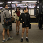 Centenares de neoyorquinos desafiaron el frío y dejaron los pantalones en casa.