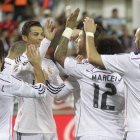 Carvajal, marcelo y Benzema felicitan a Cristiano tras marcar el segundo gol madridista
