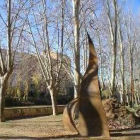 La escultura «Arandando» ya está instalada en el parque El Barriles