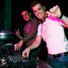 DJ Nano y Fonsi Nieto, que estarán en León en las fiestas de San Juan, durante un concierto.
