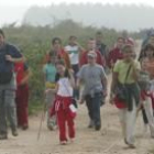 Un grupo integrado por numerosos adolescentes, ayer por la mañana en la marcha de Unicef