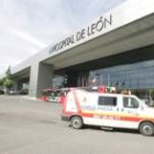 El Hospital de León lleva ya un año realizando implantes de córnea