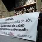 Los trabajadores de Los Jardines se manifestaron frente al consistorio