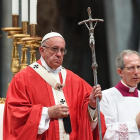 El papa Francisco oficia una homilía celebrada con motivo de la Solemnidad de los Santos Apóstoles Pedro y Pablo, patrones de Roma, en la Basílica de San Pedro en el Vaticano.