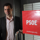 Luis Tudanca, en la sede del PSOE en Burgos, circunscripción por la que es diputado.