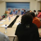 Francisco Fernández junto a Ibán García del Blanco, en la reunión de la Ejecutiva Provincial.