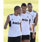 Benzema, a la derecha, está listo para jugar en Dortmund.