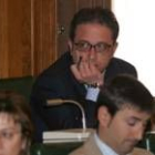 El concejal de la UPL Javier Chamorro, en el pleno extraordinario del Ayuntamiento el pasado lunes