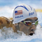 Michael Phelps, con unas visibles marcas rojas en su piel, en las series de los 200 mariposa.