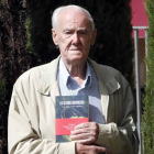 El veterano escritor leonés Luis Fernández Arias Argüello.