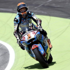 Rabat, tras cruzar como vencedor la línea de meta en Moto2.