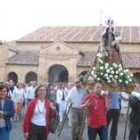 Los vecinos de Sahagún acompañaron a La Peregrina en la procesión