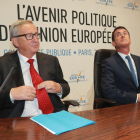 El presidente de la Comisión Europea, Jean-Claude Juncker, con el primer ministro francés, Manuel Valls.