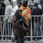 Refugiados, a las puertas de la oficina de Sanidad en Berlín.