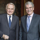 El ministro de Exteriores francés, Jean-Marc Ayrault (izquierda), con su homólogo español, Alfonso Dastis, en París.