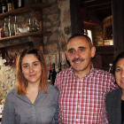María, Cándido y Charo ensu restaurante de Villafreade la Reina.