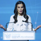 La reina Letizia durante su intervención en el acto de la Fundación Microfinanzas del BBVA. BORJA SÁNCHEZ-TRILLO