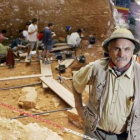 Eudald Carbonell, en los trabajos de Atapuerca.