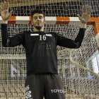 El croata Matej Asanin está obligado a madurar de forma acelerada en la portería del Ademar.