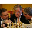 Fernando Salguero, Antonio Silván y José María López Benito, durante el Pleno de ayer. JESÚS