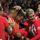 Los jugadores del Atlético celebran la remontada. ZIPI ARAGON