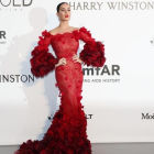 Katy Perry, con un vestido de aires flamencos, en la gala Amfar de Cannes, este jueves por la noche.