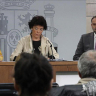 La ministra de Hacienda, María Jesús Montero,  la portavoz del Gobierno, Isabel Celáa,  y el ministro de Fomento,  José Luis Ábalos, durante la rueda de prensa posterior al Consejo de Ministros