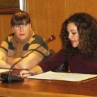La portavoz socialista, Silvia Cao, a la derecha. CEBRONES