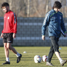 La Cultural entrena para preparar el partido del sábado frente al Pontevedra. JESÚS F. SALVADORES