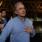 El expresidente Álvaro Uribe, tras conocer la victoria del no en el referéndum
