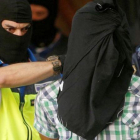 Un detenido por yihadismo en Madrid, en una imagen del pasado junio.