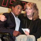 Mia Farrow y su hijo Taddeus, en una imagen de archivo.