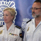 La comisaria provincial, María Marcos, y el inspector jefe de Astorga, Dionisio Francisco Cabero.