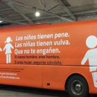 Imagen del autobús de Hazte Oír contra los niños transexuales.