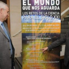 José Manuel Sánchez Ron y Manuel Toharia echan un vistazo al programa del ciclo «El mundo que