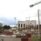 Sólo un pequeño retén de obreros permanece en las obras de rehabilitación de la sede central del museo, en la imagen.