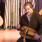 El veterano músico Paco Díez ofrece hoy en Villacedré el concierto ‘Esencias de Sefarad’. DL
