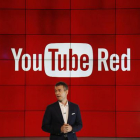 Robert Kyncl, responsable de Youtube, presenta servicios de pago de la plataforma de vídeos, este miércoles.