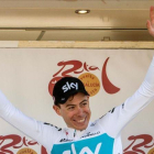 David de la Cruz, en el podio tras ganar la contrarreloj de la Vuelta a Andalucía.