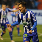 Adán Gurdiel celebra el gol designado como el mejor de la primera vuelta en Segunda.