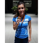 Ana Vega posa con su medalla de oro del 5.000.
