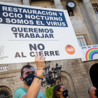 Trabajadores de la Federación Intercomarcal de Hostelería, Restauración y Turismo de Cataluña s emanifiestan el 23 de octubre ante las restricciones. ENRIC FONTCUBERTA