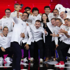 Foto de familia de los cocineros que han recibido tres estrellas Michelin. ENRIC FONTCUBERTA