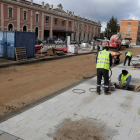 La reurbanización de la calle Astorga se simultanea con la integración del AVE. SECUNDINO PÉREZ