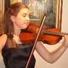 La joven violinista Leyre Aznárez, que actuará hoy con su hermano