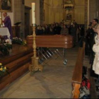 La iglesia de San Bartolomé permaneció abarrotada durante el funeral.