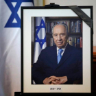 Retrato de Simon Peres, ayer, durante el homenaje tras su muerte. RONEN ZVULUN/POOL